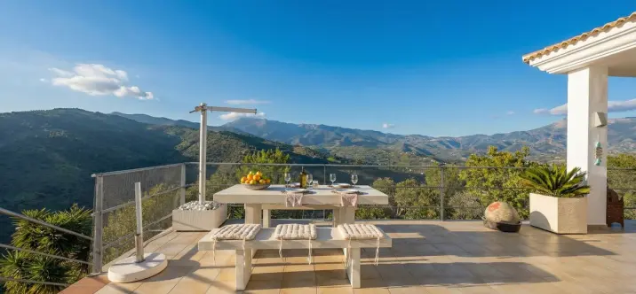 Venta de villa independiente en Guaro 2