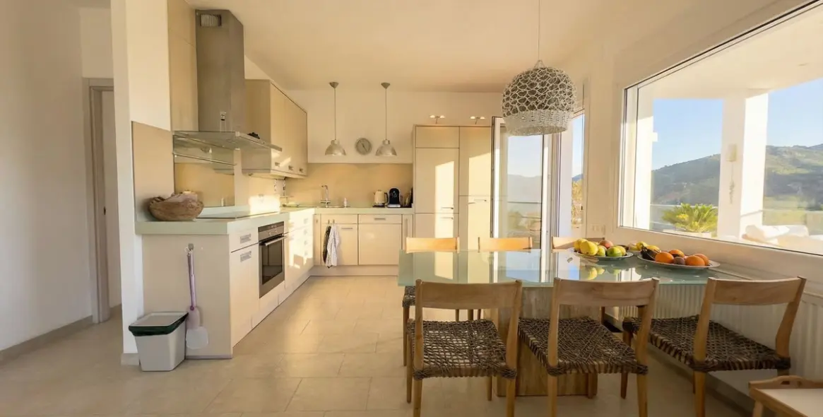 Venta de villa independiente en Guaro 10