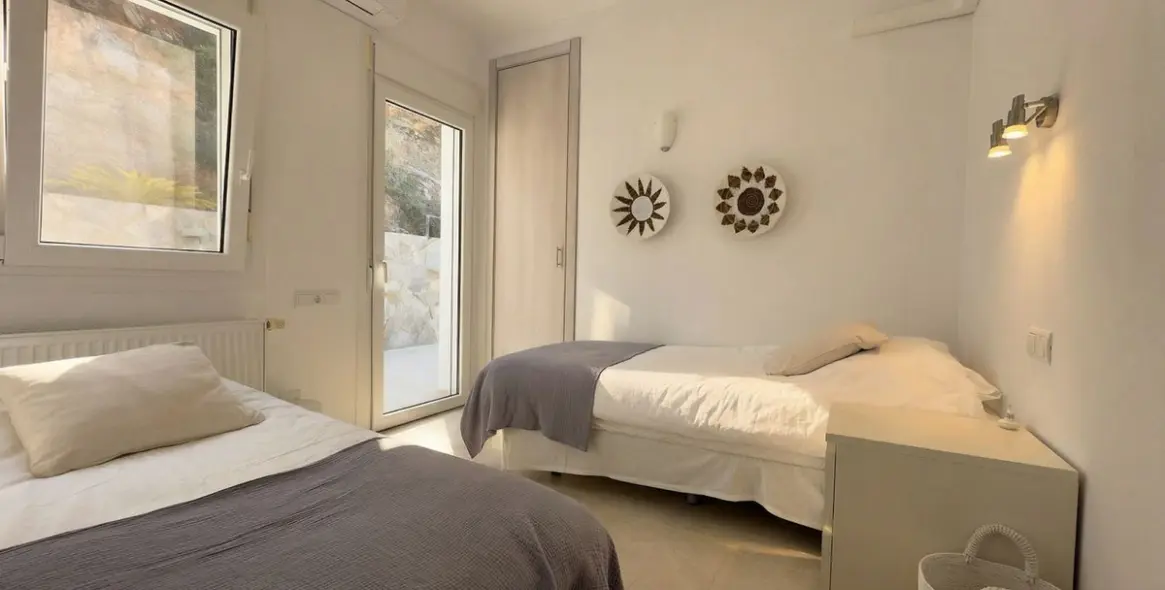 Venta de villa independiente en Guaro 13