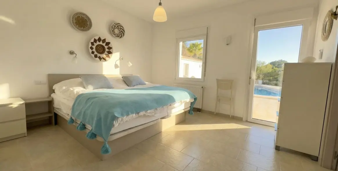 Venta de villa independiente en Guaro 17