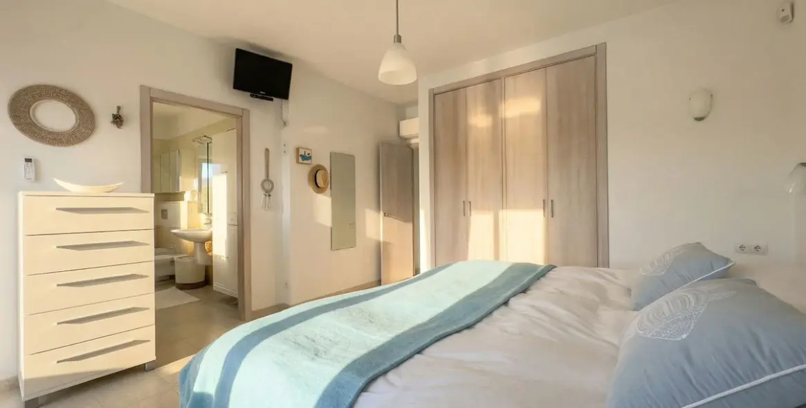 Venta de villa independiente en Guaro 18