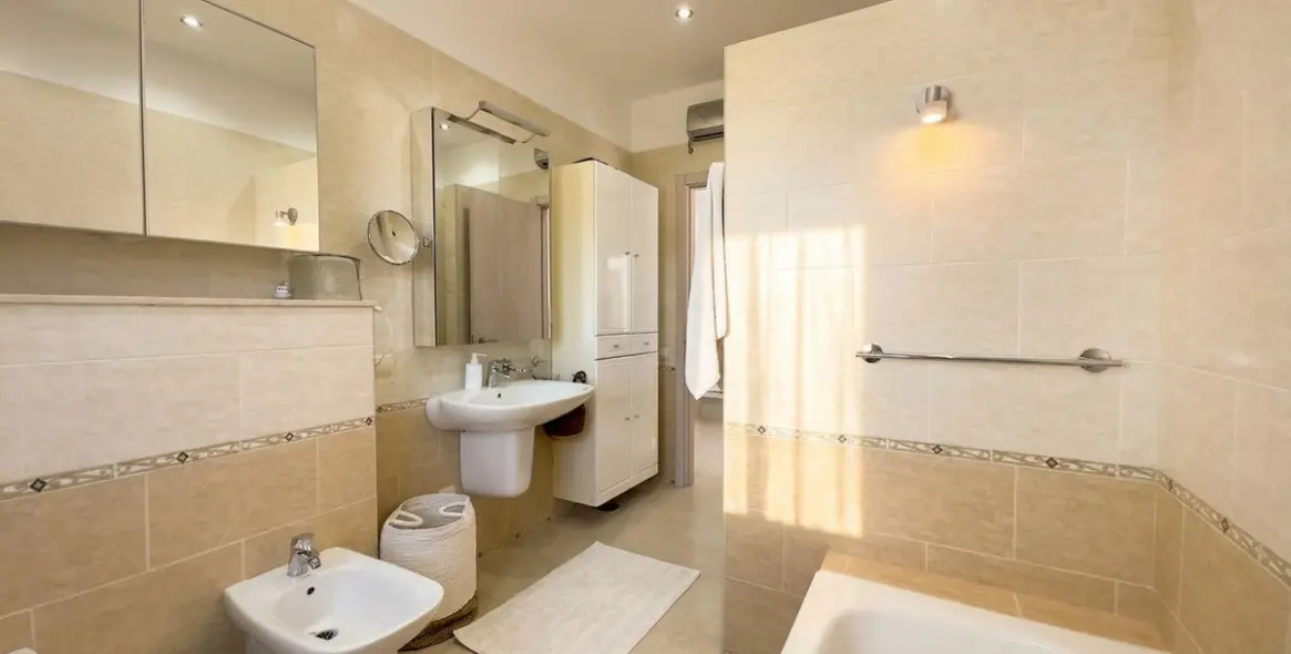 Venta de villa independiente en Guaro 20