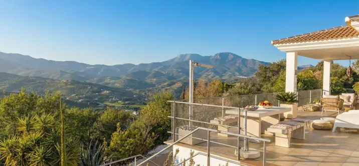 Sale of detached villa in Guaro 1