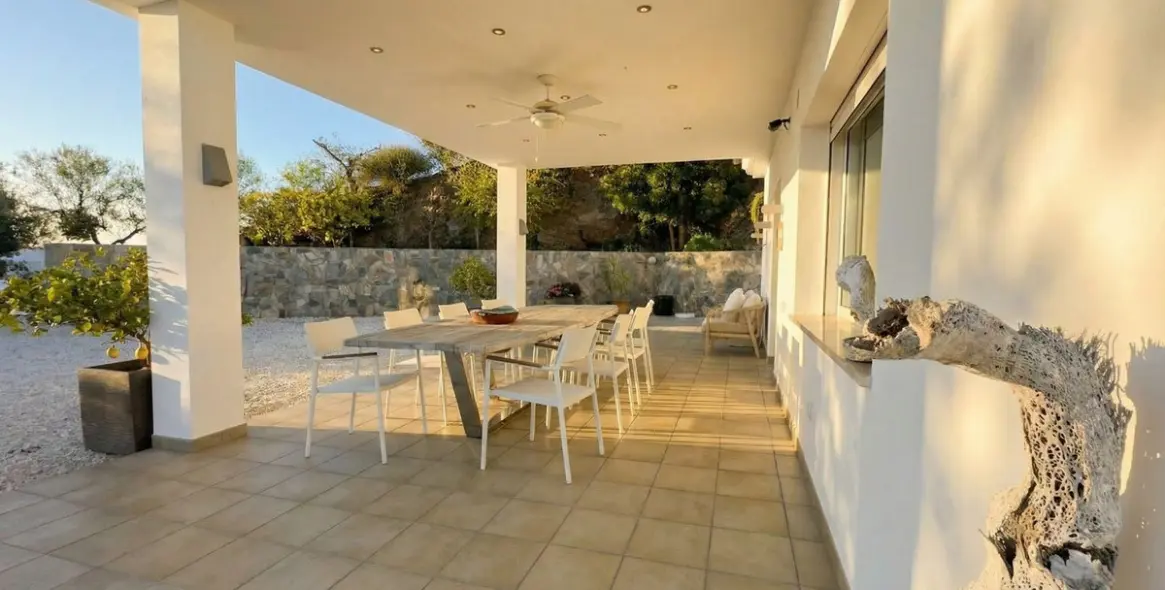 Продажа  отдельно стоящей виллы в Guaro 5