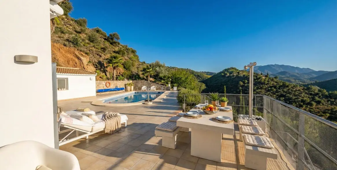 Продажа  отдельно стоящей виллы в Guaro 6