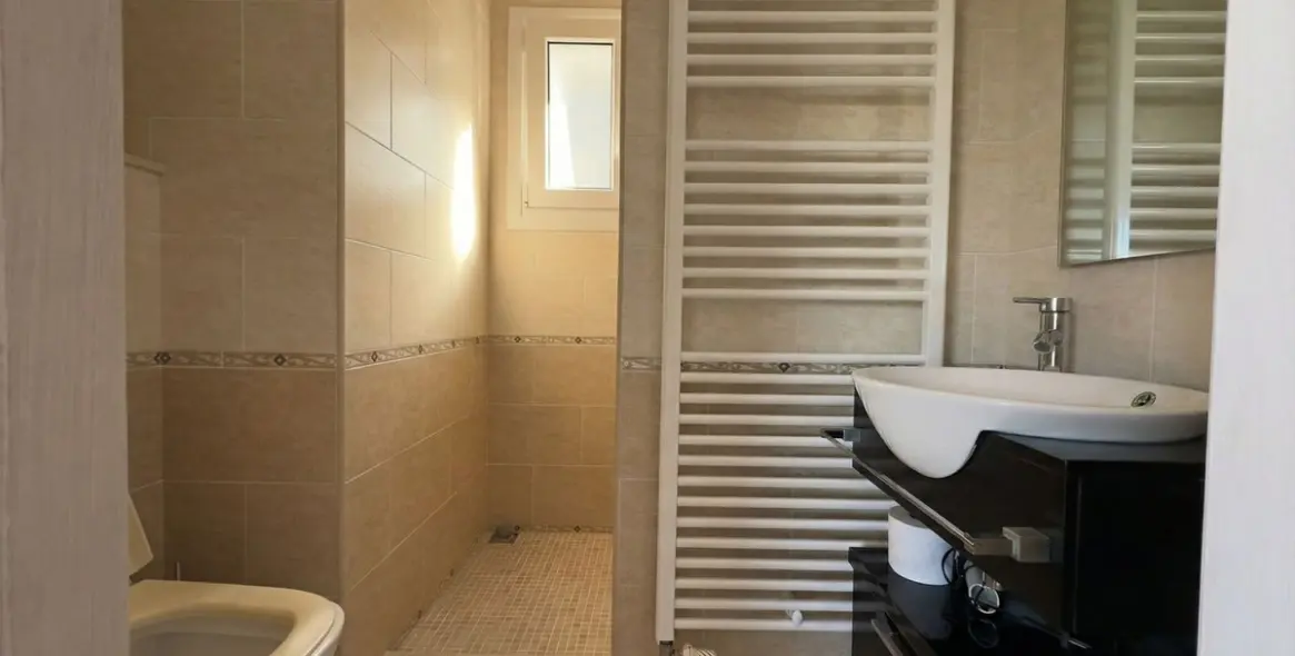 Продажа  отдельно стоящей виллы в Guaro 15