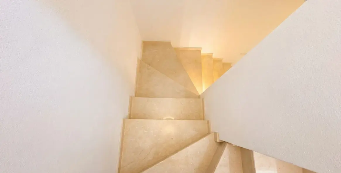 Продажа  отдельно стоящей виллы в Guaro 21