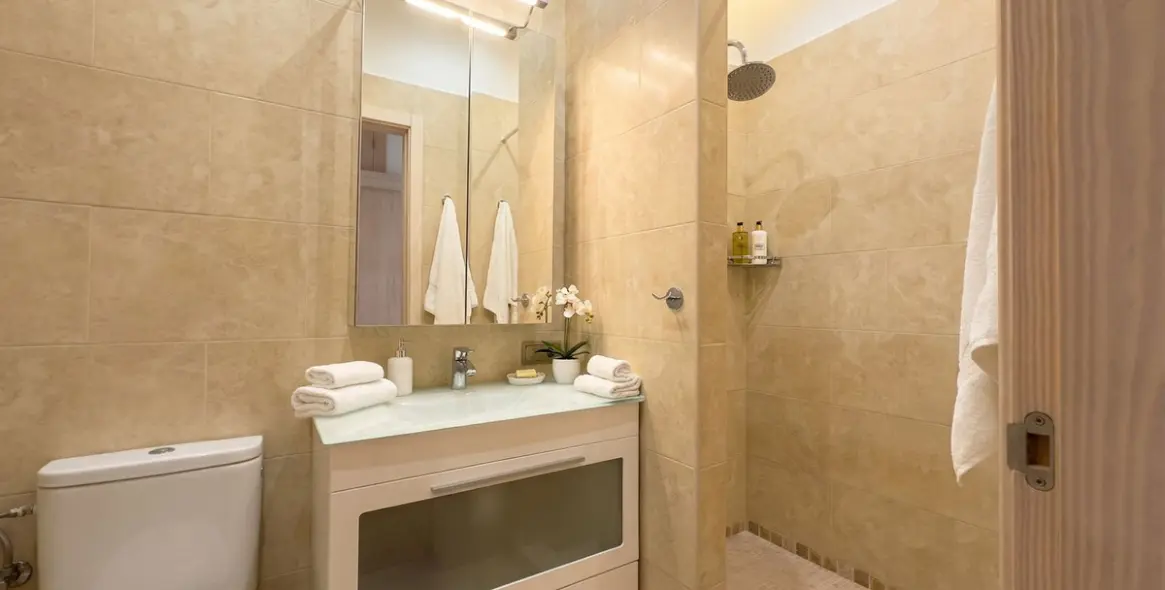 Продажа  отдельно стоящей виллы в Guaro 26