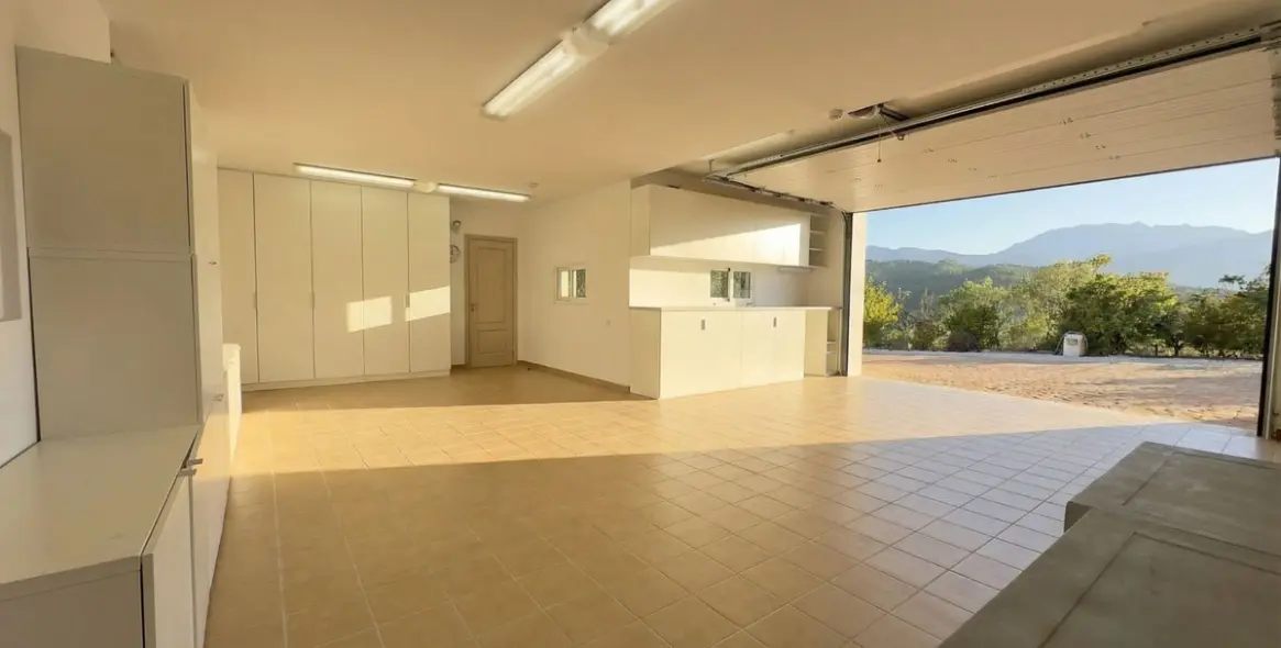 Продажа  отдельно стоящей виллы в Guaro 28