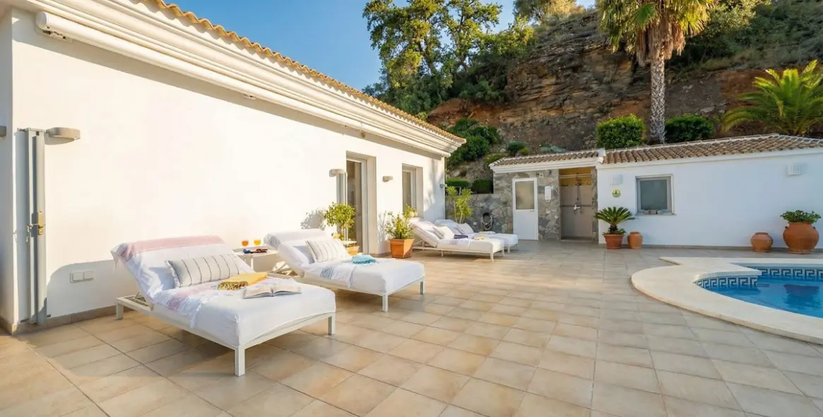 Продажа  отдельно стоящей виллы в Guaro 36