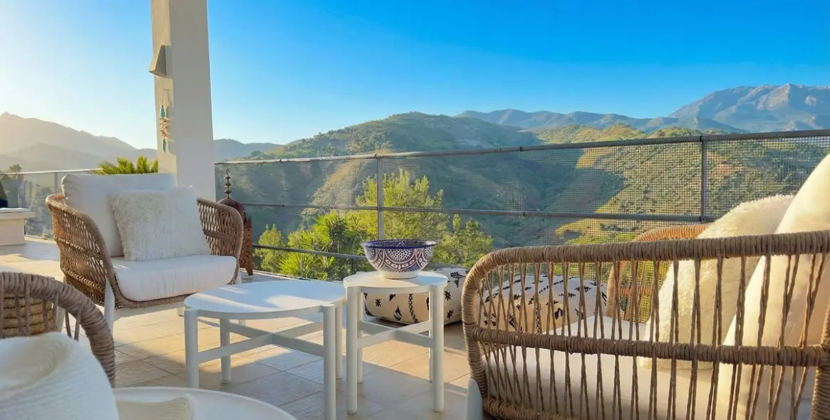 Продажа  отдельно стоящей виллы в Guaro 46