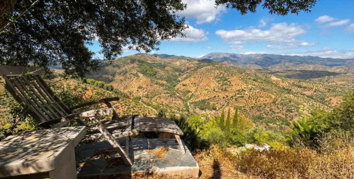 Продажа  отдельно стоящей виллы в Guaro 49