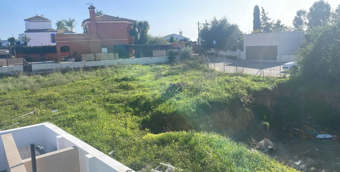 Venta de parcela residencial en Estepona 2