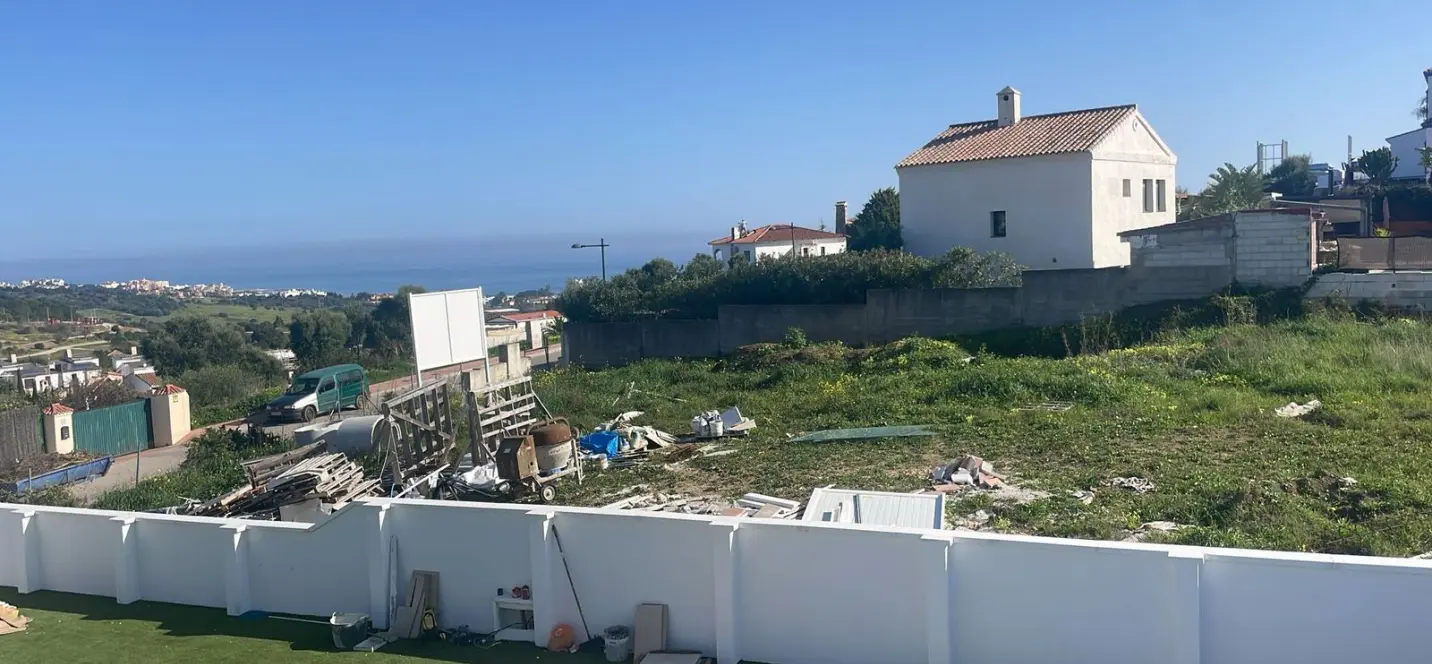 Sale of residential plot in Estepona 0