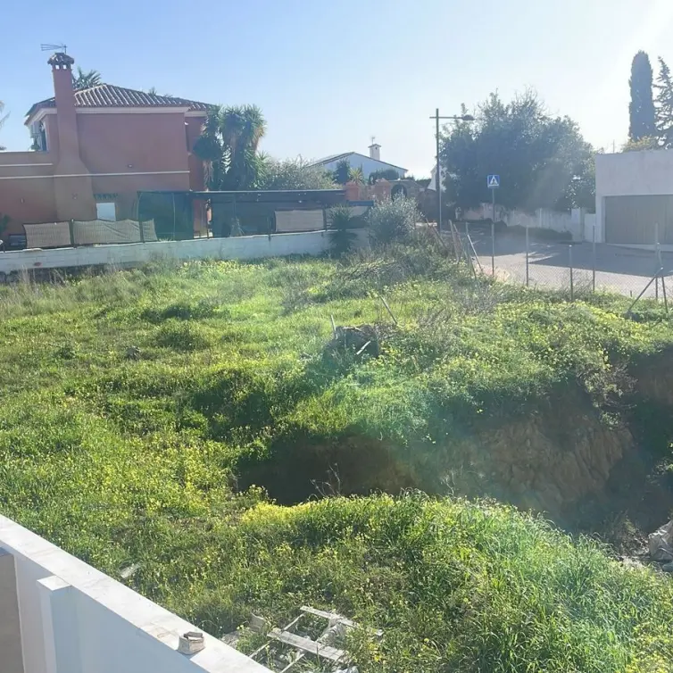 Sale of residential plot in Estepona