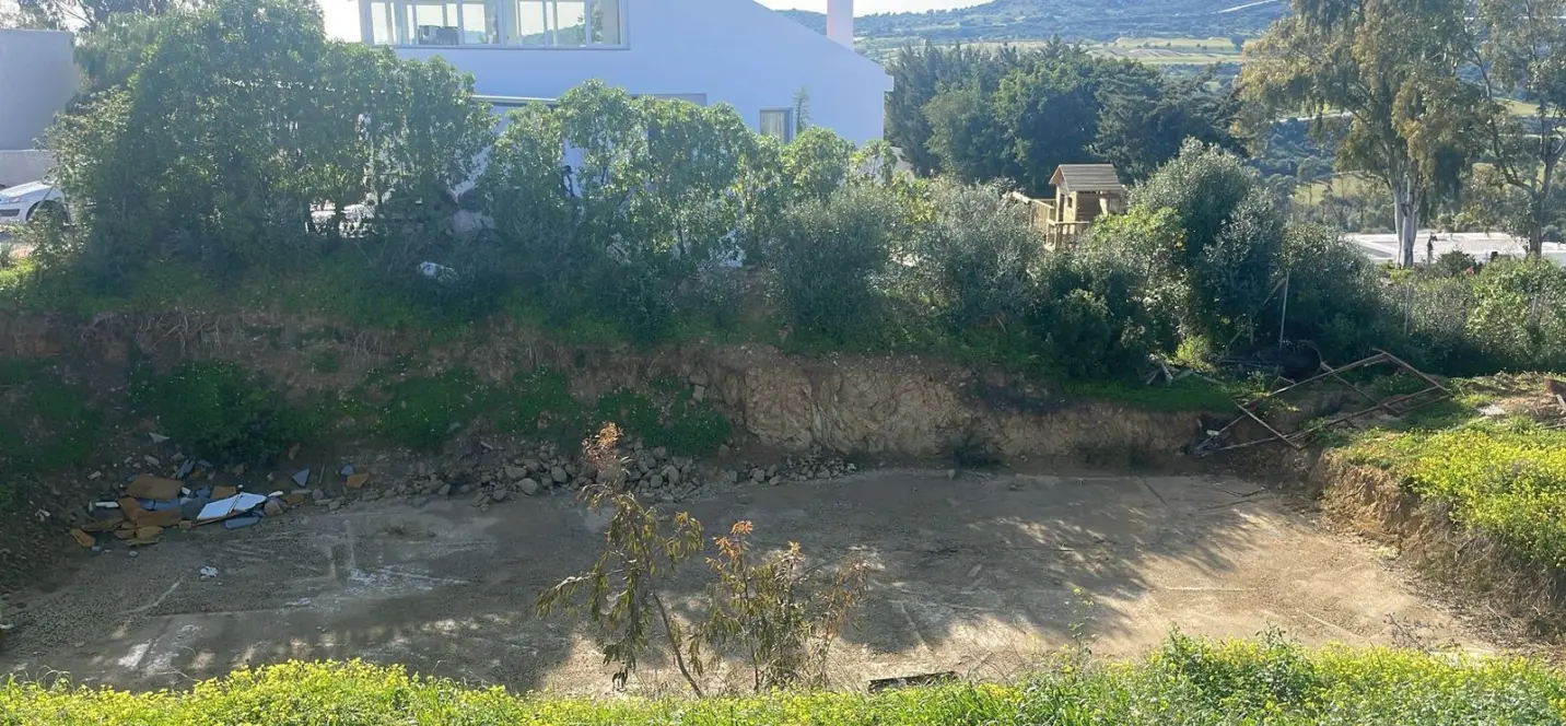 Sale of residential plot in Estepona 2