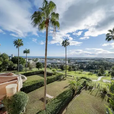 Venta de apartamento en planta media en Nueva Andalucía