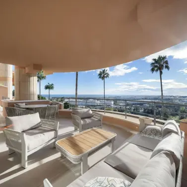 Venta de apartamento en planta media en Nueva Andalucía