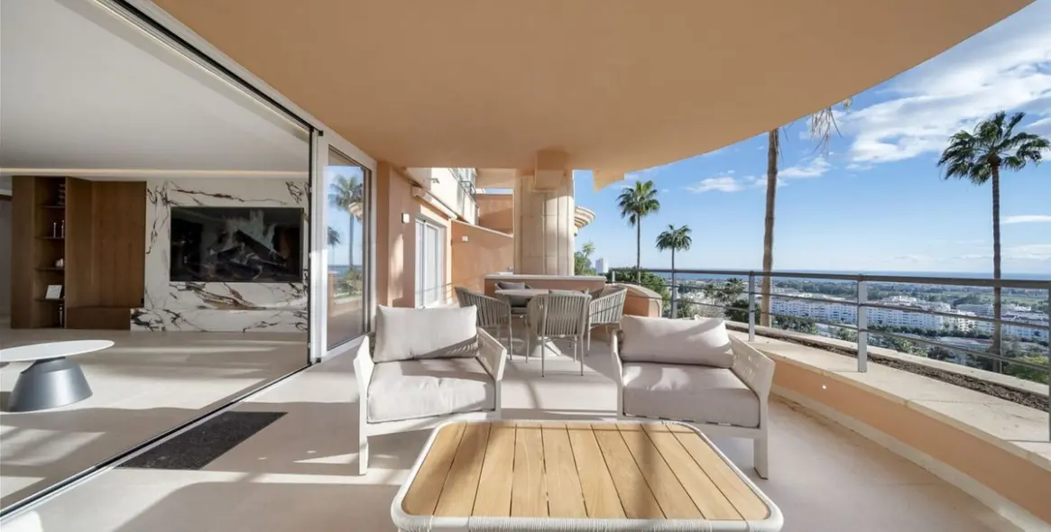 Venta de apartamento en planta media en Nueva Andalucía 4