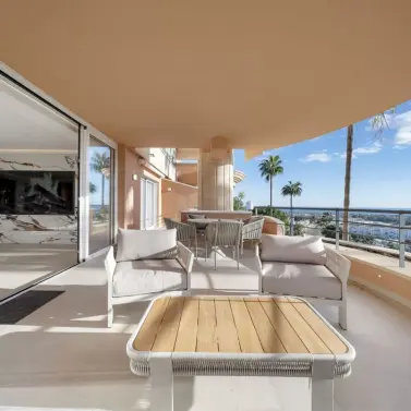 Venta de apartamento en planta media en Nueva Andalucía