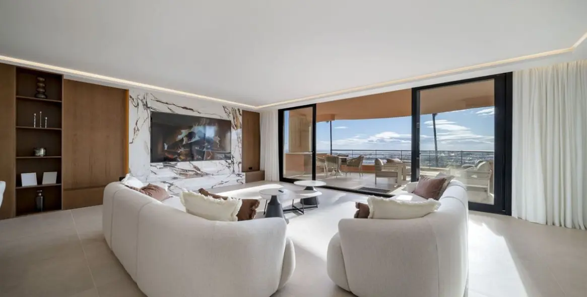 Venta de apartamento en planta media en Nueva Andalucía 10