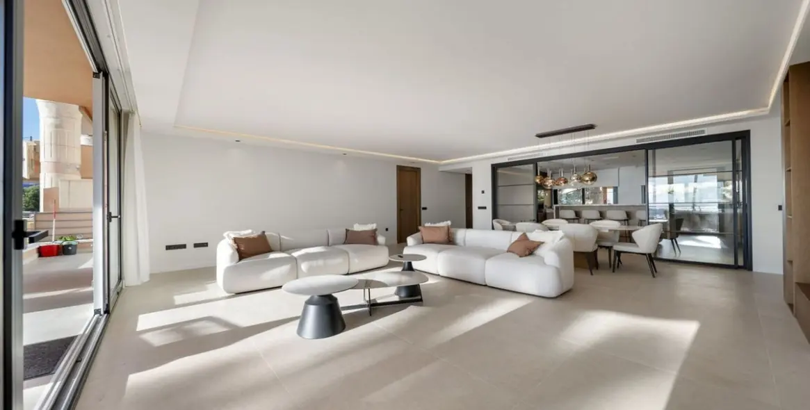 Venta de apartamento en planta media en Nueva Andalucía 11