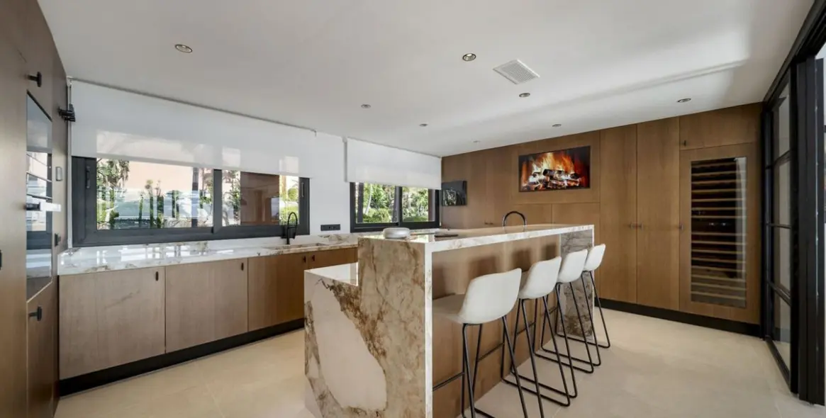 Venta de apartamento en planta media en Nueva Andalucía 14