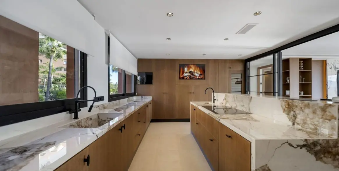 Venta de apartamento en planta media en Nueva Andalucía 15