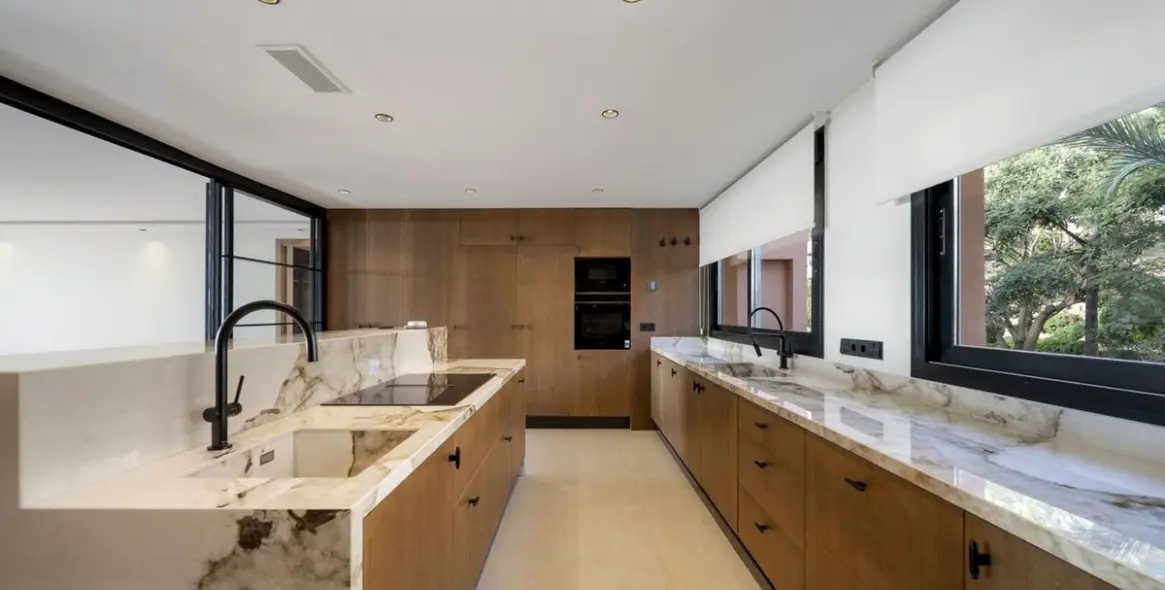 Venta de apartamento en planta media en Nueva Andalucía 18