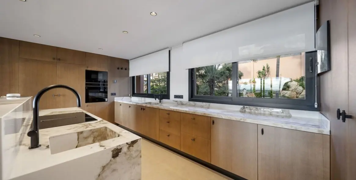 Venta de apartamento en planta media en Nueva Andalucía 19