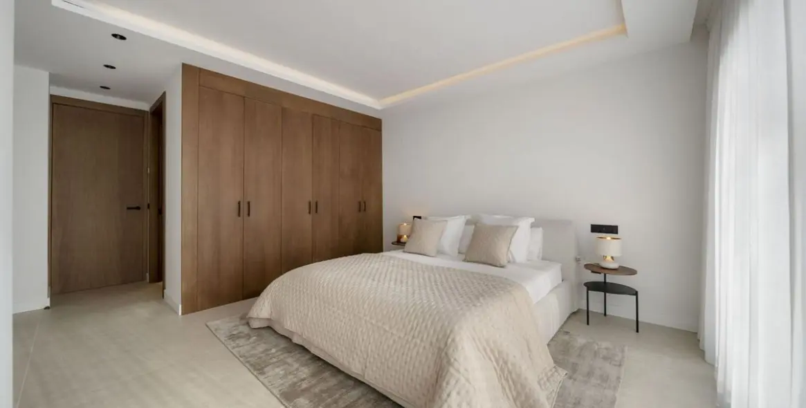 Venta de apartamento en planta media en Nueva Andalucía 28
