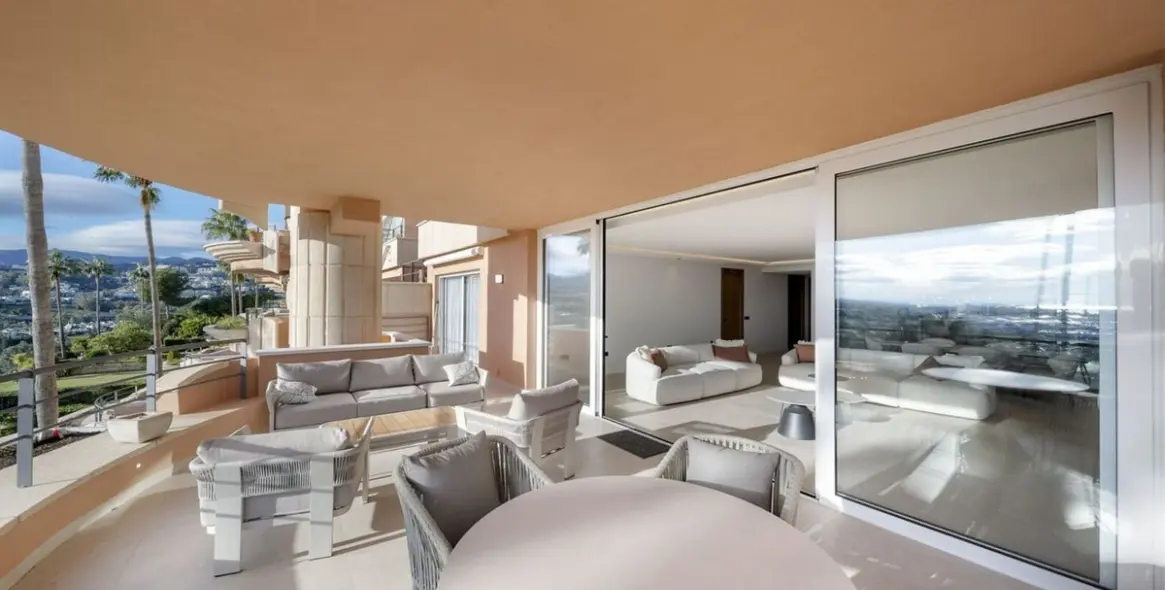 Venta de apartamento en planta media en Nueva Andalucía 30