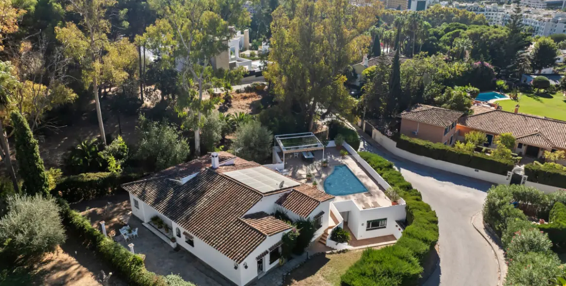 Venta de villa independiente en Marbella 1