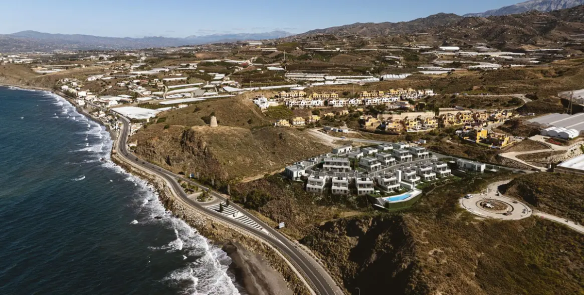 Продажа  отдельно стоящей виллы в Lagos 15