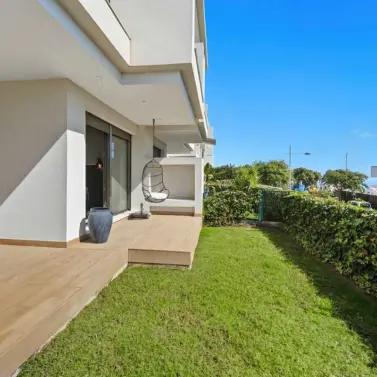 Продажа апартаментов на первом этаже в Estepona