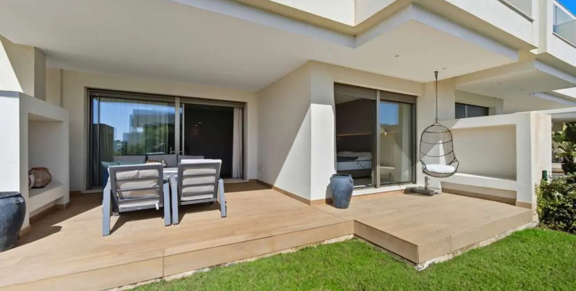 Продажа апартаментов на первом этаже в Estepona 6