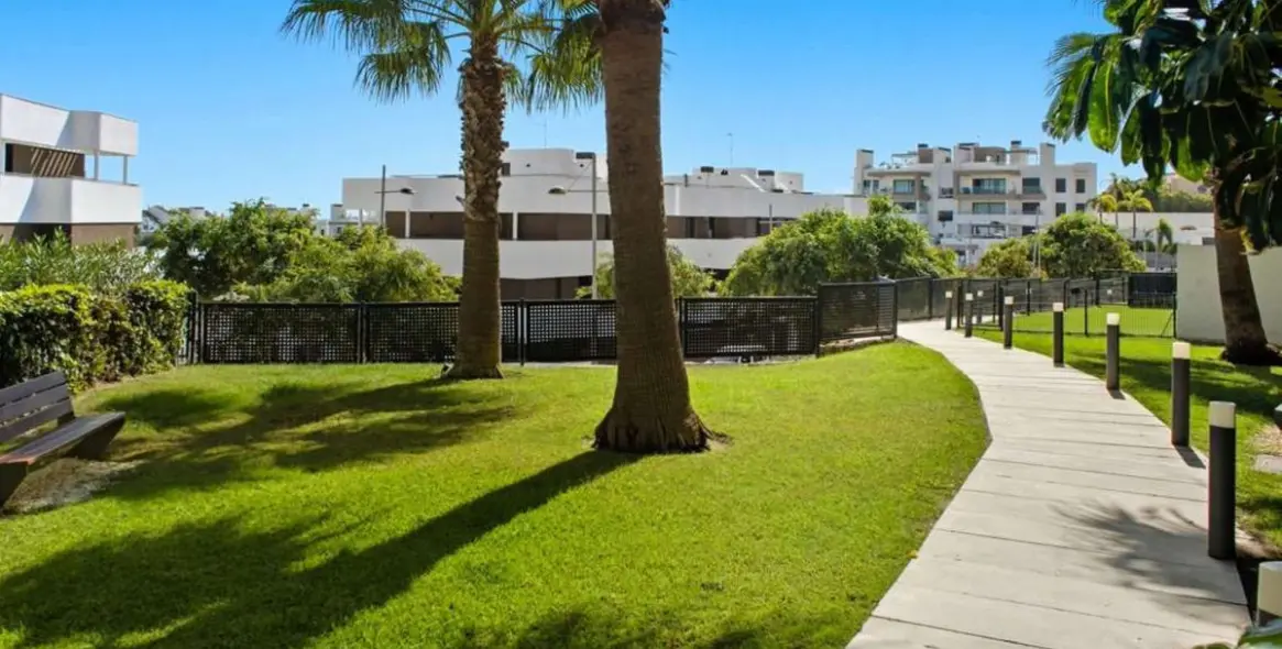 Продажа апартаментов на первом этаже в Estepona 18