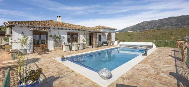 Sale of detached villa in Mijas Golf 2