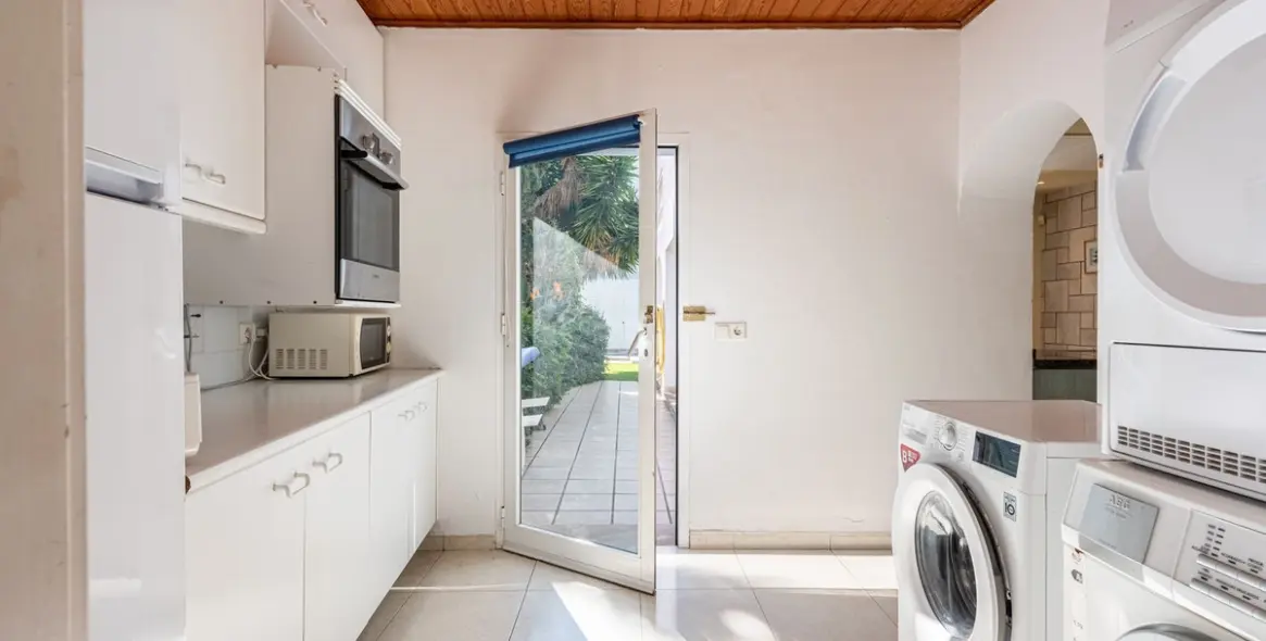 Продажа  отдельно стоящей виллы в San Pedro de Alcántara 11