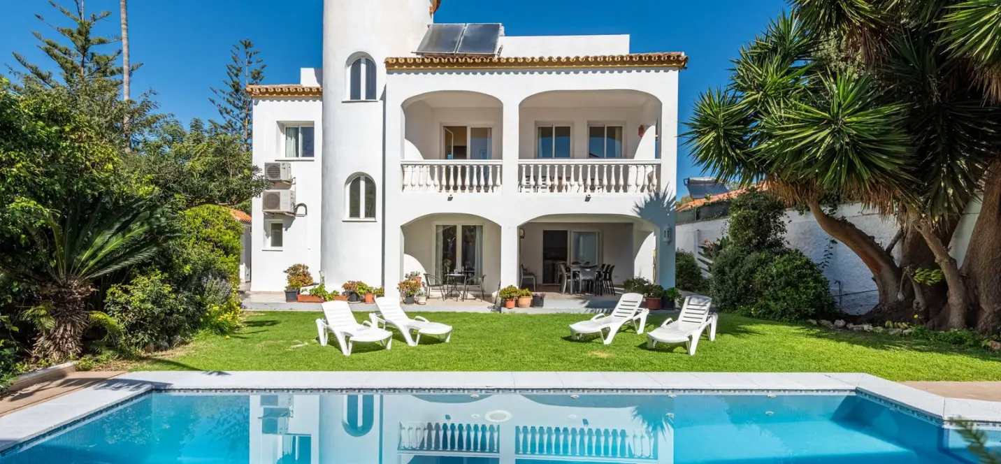 Venta de villa independiente en San Pedro de Alcántara 0