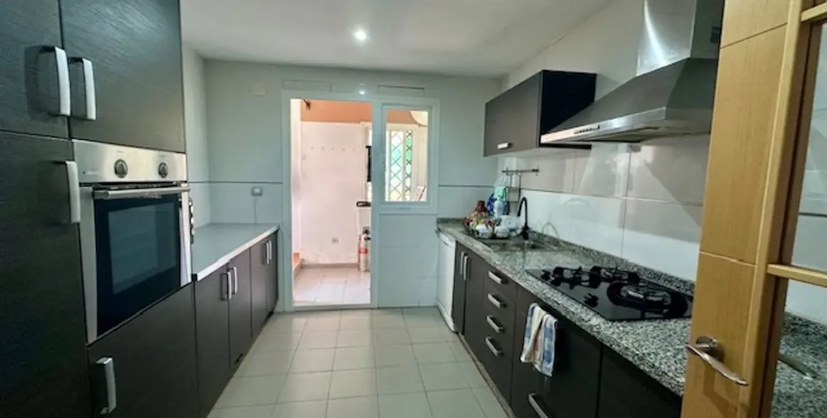 Продажа апартаментов на первом этаже в Estepona 18