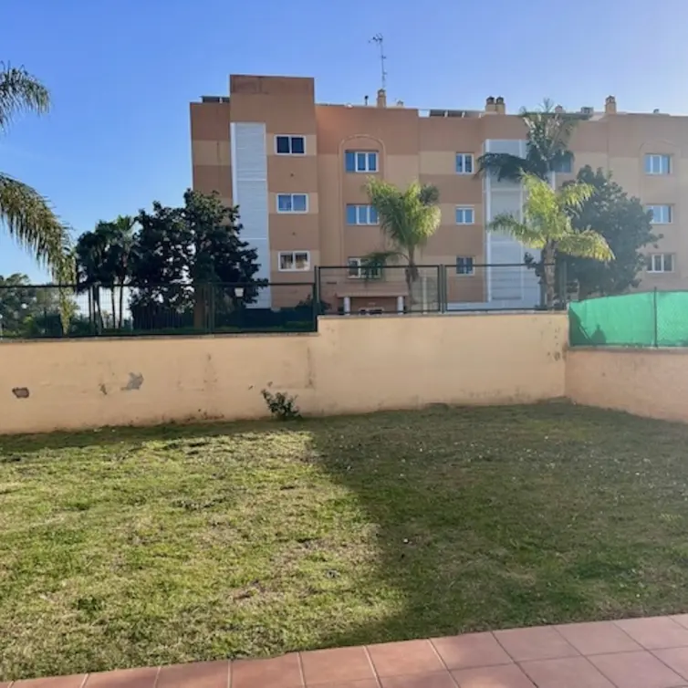 Venta de apartamento en planta baja en Estepona