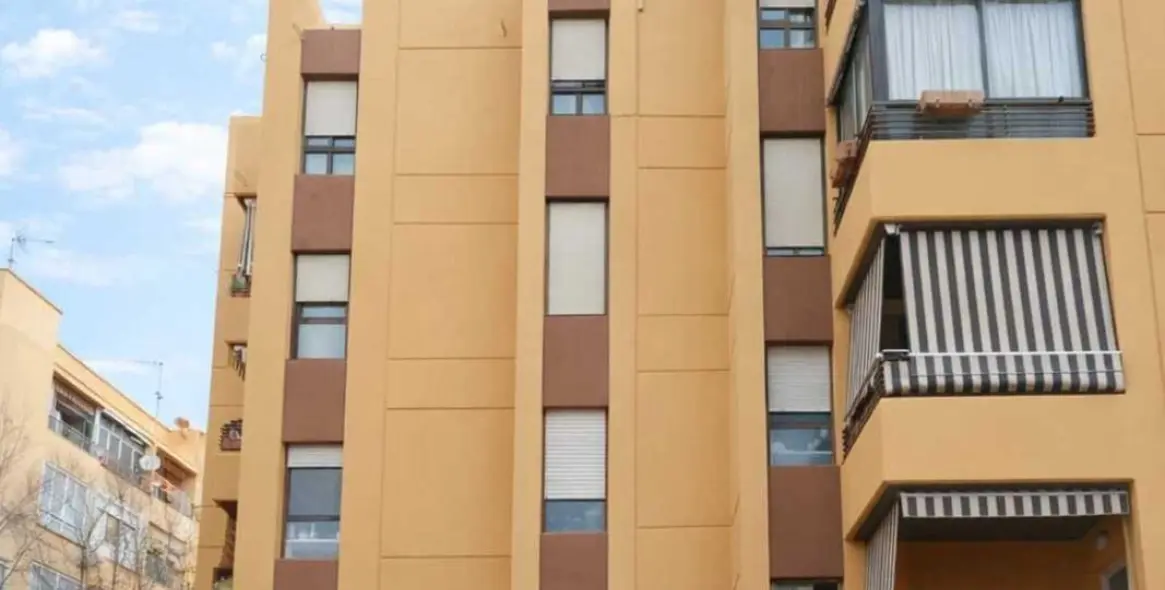 Sale of middle floor apartment in Marbella 1