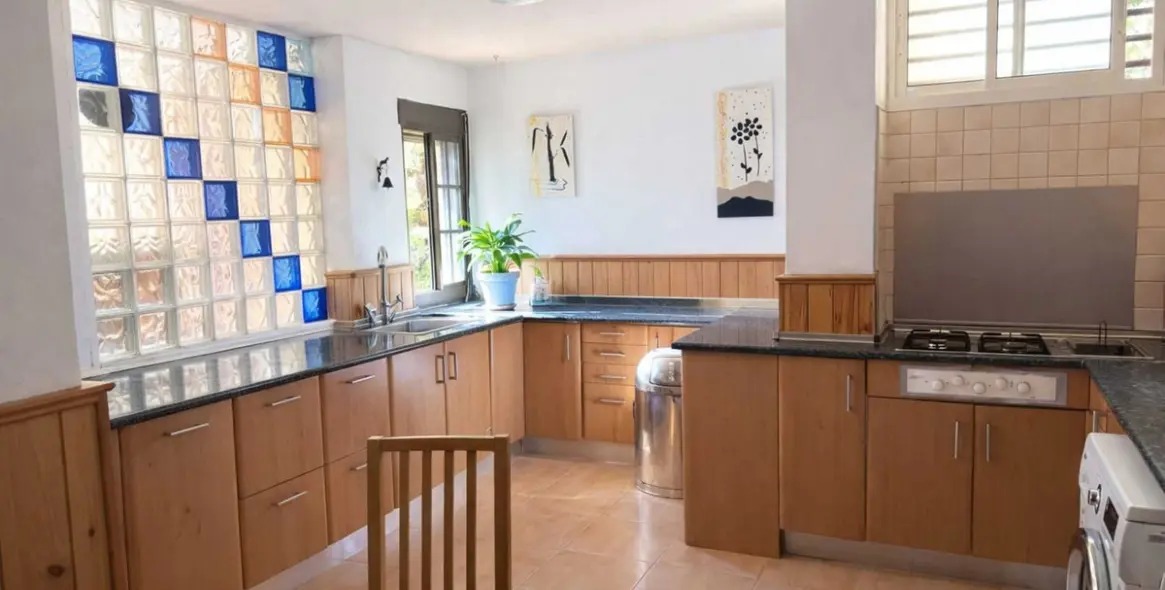 Sale of middle floor apartment in Marbella 8