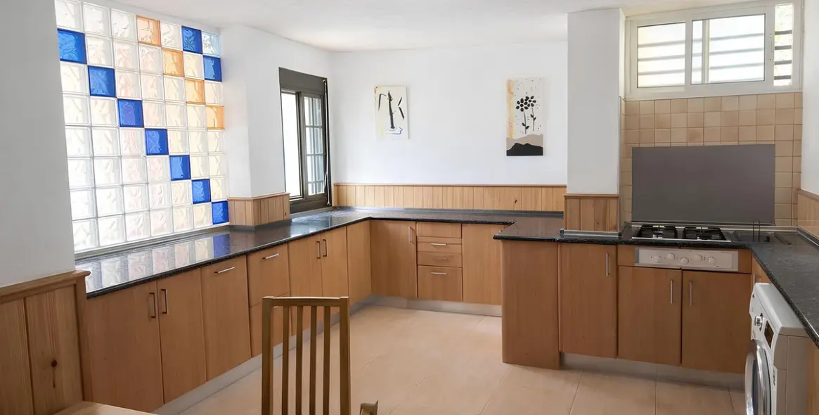 Sale of middle floor apartment in Marbella 10