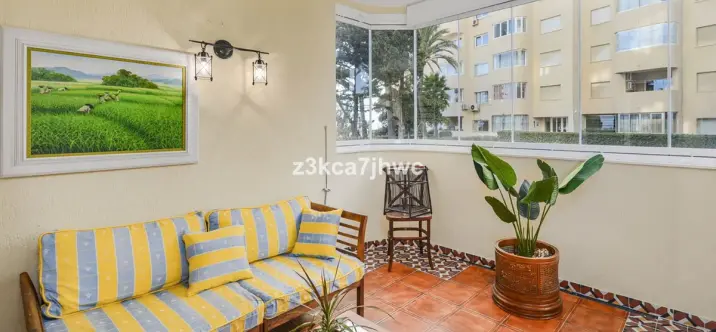 Sale of middle floor apartment in Estepona 0