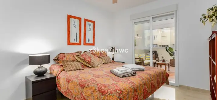 Sale of middle floor apartment in Estepona 1