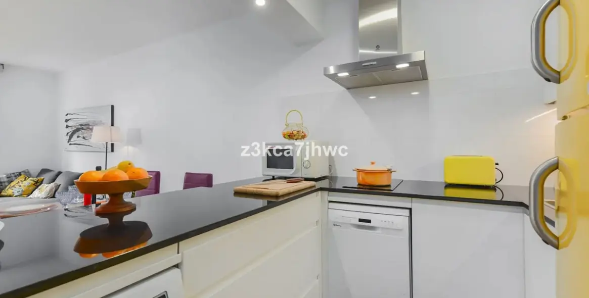 Sale of middle floor apartment in Estepona 5