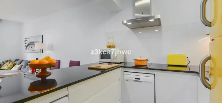 Sale of middle floor apartment in Estepona 4