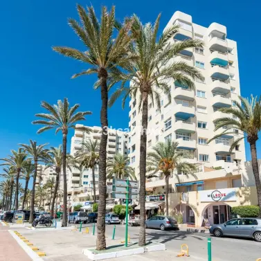 Sale of middle floor apartment in Estepona